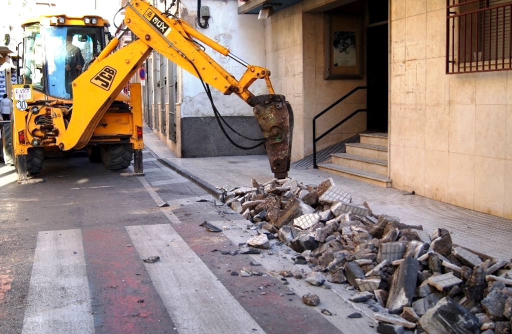 Se aprueba prorrogar el contrato de asistencias en demoliciones de pavimentos, excavaciones, rellenos y restituciones en el Servicio Municipal de Aguas