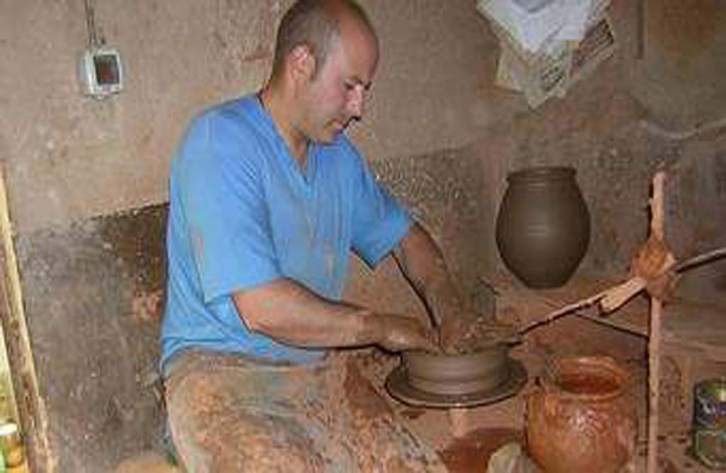 Las ayudas para artesanos reciben casi un centenar de solicitudes en la region de Murcia.