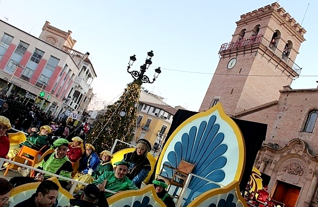 Más de 500 personas y cinco grupos de baile animarán la Cabalgata de Reyes de esta tarde