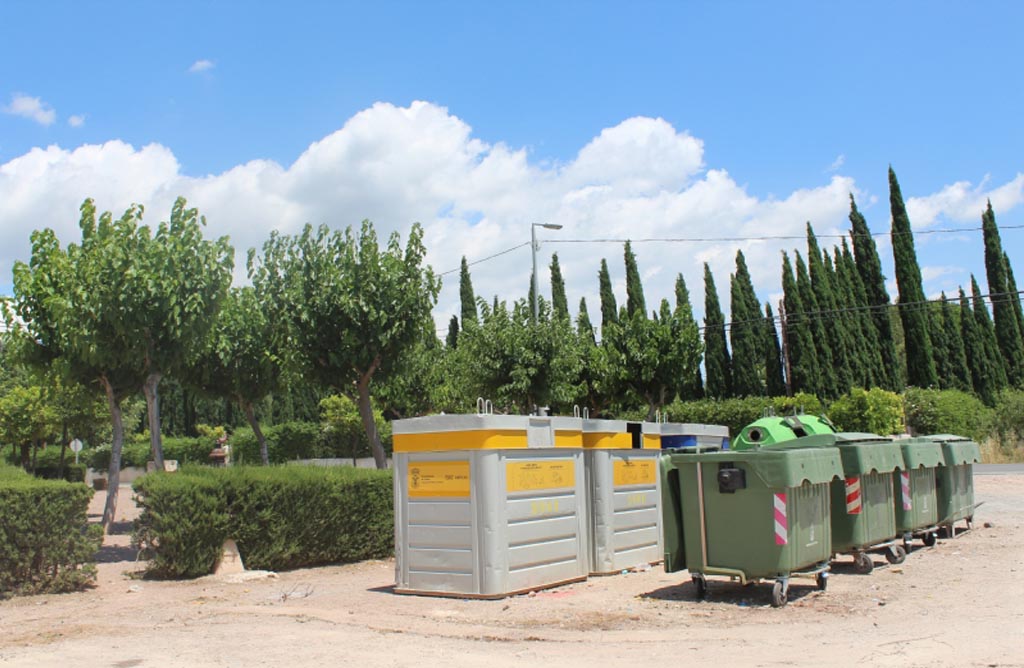 Se insta a los ciudadanos a realizar un uso adecuado de los contenedores en las zonas de los Huertos y pedanas.