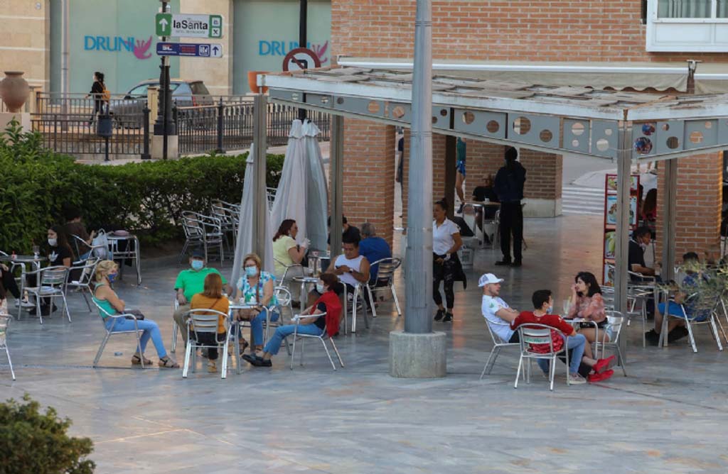 La Consejera de Salud cambia el toque de queda que se retrasa desde las 23:00 a las 6:00 horas en la Regin de Murcia