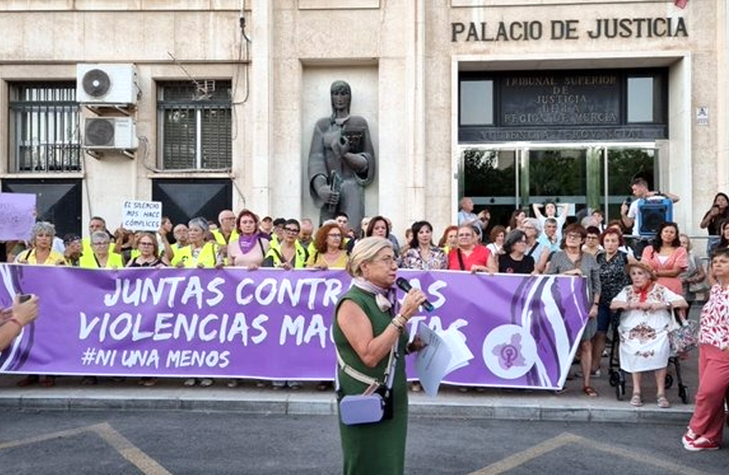 Centenares de manifestantes presionan a la Fiscala para que los empresarios que prostituan a menores no eviten la crcel