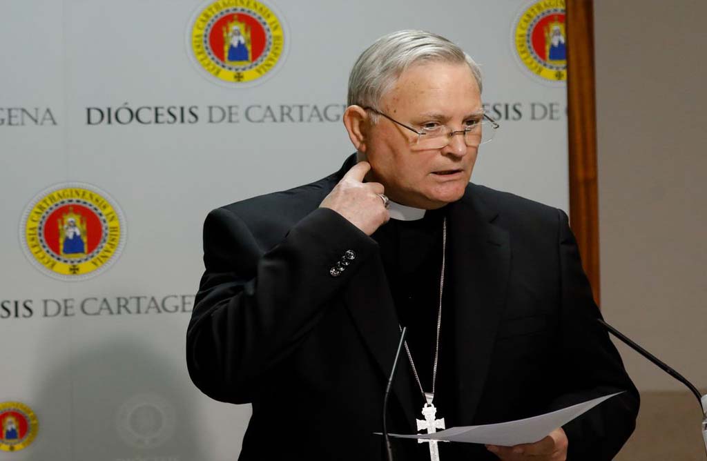 El obispo de Cartagena-Murcia Monseñor Jose Manuel Lorca Planes se vacunó del coronavirus haciéndose pasar por capellán de una residencia