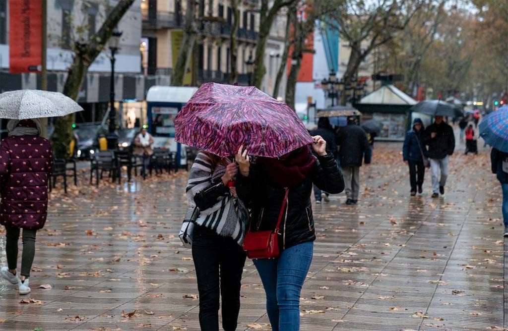 La Agencia estatal de Meteorologia advierte de que el Sabado y el Domingo se espera lo peor de un temporal de lluvia y frio en la region de Murcia.