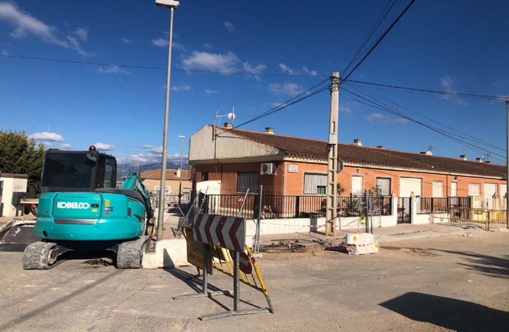 Se da Luz verde para acometer obras de renovacion de redes ,Imbornales, aceras en mal estado en varias calles de El Paretn