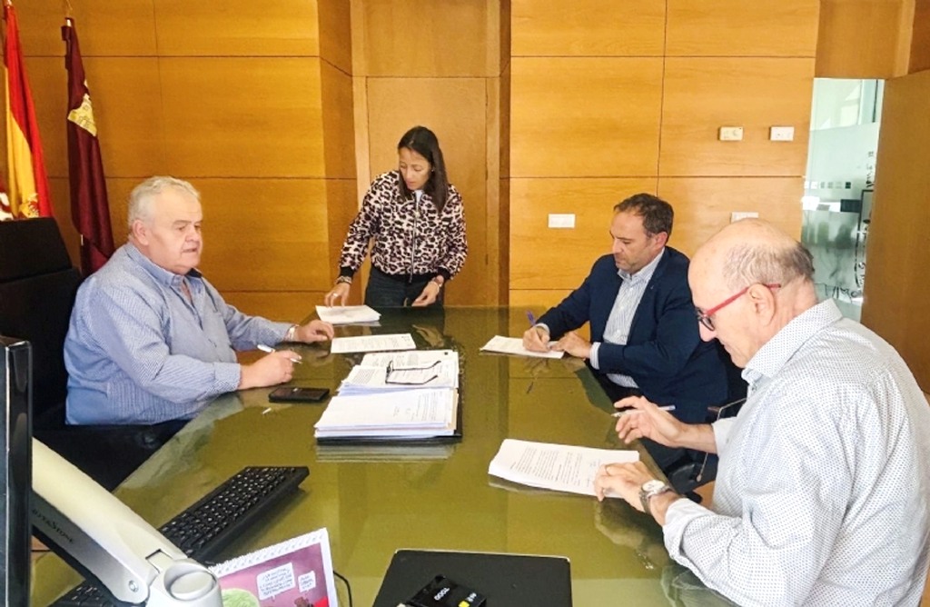 Totana sella una alianza de 6.000 euros con COAG, ASAJA y UPA para blindar el futuro de su sector agroganadero