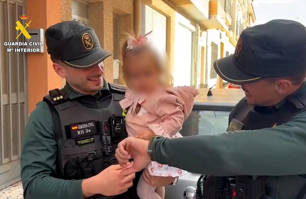 Dos guardias civiles fuera de servicio salvan la vida a una niña en parada cardiorrespiratoria en Alhama